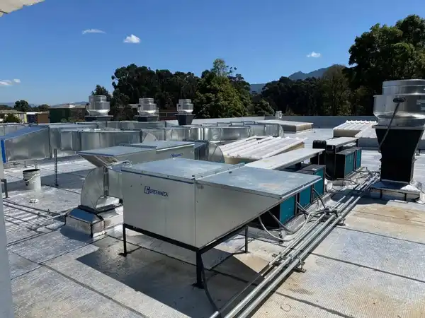 Ductos de extracción cocina industrial - Sistema HVAC